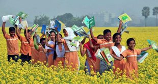 নতুন বইয়ের ঘ্রাণ নেবে বরিশালের শিক্ষার্থীরা