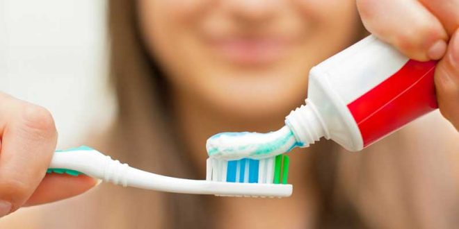 আপনার অজানা টুথপেস্টের ১০ কাজ জানলে আপনি অবাক হবেন