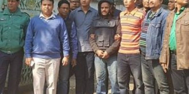 পুলিশ এক অভিযুক্ত জঙ্গিকে গ্রেপ্তারের পর বলছে, সে গুলশানের হলি আর্টিজান