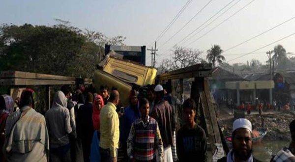 বরিশাল-পটুয়াখালী সড়কে যান চলাচল স্বাভাবিক