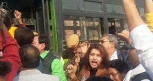 মোদীর দফতরের সামনে বিক্ষোভে তৃণমূল, আটক হলেন সাংসদরা