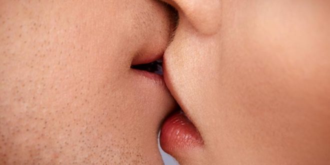 রোগ ভালো হবে চুম্বনেই, দাবি গবেষকদের