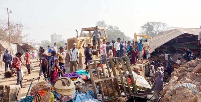 কুমিল্লার রেলওয়ের শাসনগাছা ও ধর্মপুরে অবৈধ স্থাপনা উচ্ছেদ