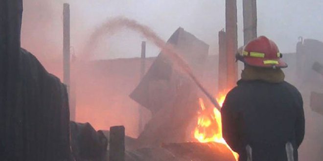 চট্টগ্রামের চকবাজারের একটি ওষুধের দোকানে অগ্নিকাণ্ডে পুড়ে