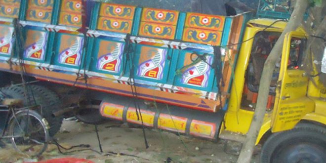 কদমতলীতে ট্রাকের ধাক্কায় অটোরিকশা চালকের মৃত্যু