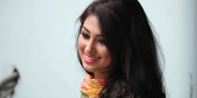 নভেম্বরে দেশে ফিরছেন অপু বিশ্বাস!