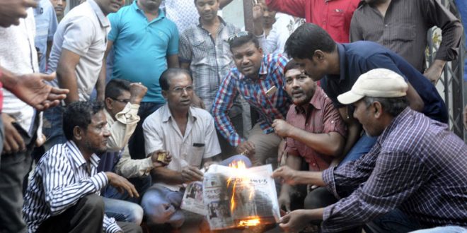 বরগুনায় নয়া দিগন্ত পত্রিকায় অগ্নিসংযোগ