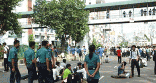 রাজধানীতে বিভিন্ন স্কুল-কলেজের শিক্ষার্থীদের বিক্ষোভ