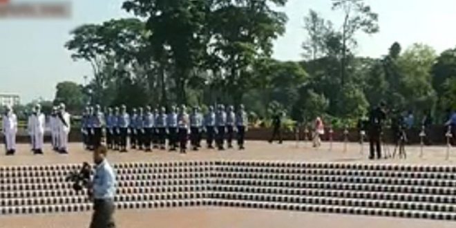 শহীদদের প্রতি শি জিনপিং-এর বিনম্র শ্রদ্ধা