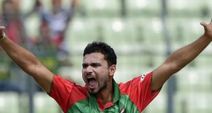 শুরুতেই আঘাত হানলেন মাশরাফি