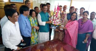 সচিবালয়ে ফুলেল শুভেচ্ছায় সিক্ত ওবায়েদুল কাদের