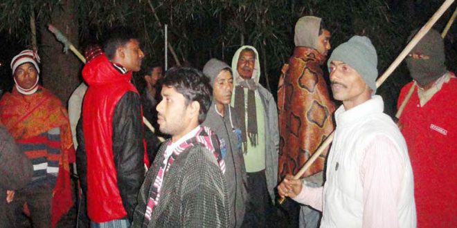 বরিশালের গৌরনদী ও আগৈলঝাড়া আতঙ্কে পাহারা
