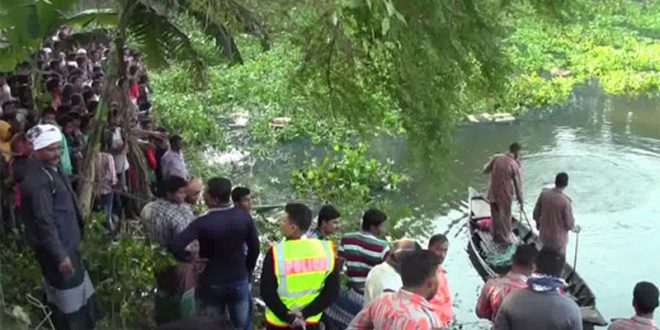 বাস তলিয়ে যাওয়ার ভিডিও যাত্রীসহ