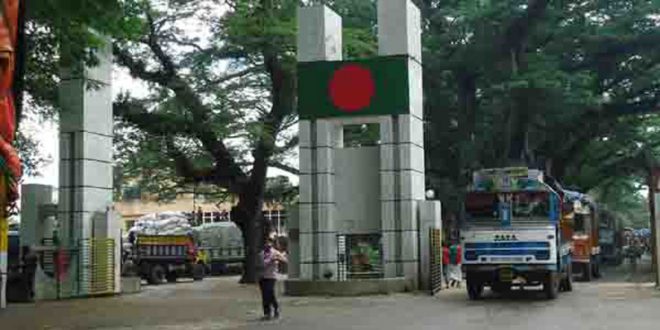 বেনাপোল সীমান্তে অনুপ্রবেশকারী ১৫ নারী-পুরুষ আটকবেনাপোল সীমান্তে অনুপ্রবেশকারী ১৫ নারী-পুরুষ আটক