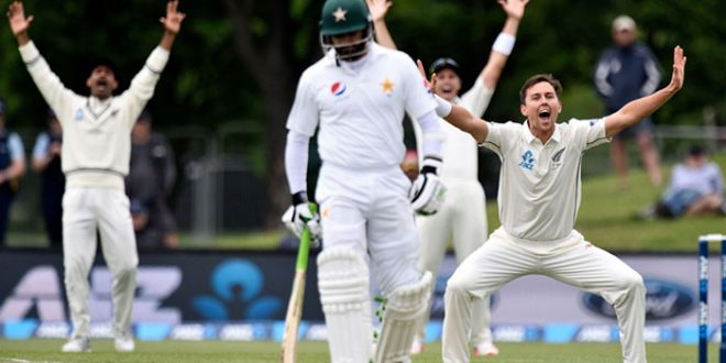 ৬২ রানে এগিয়ে পাকিস্তান